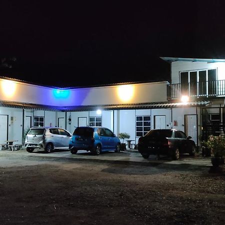 Aleesa Roomstay Pasir Puteh Exteriör bild