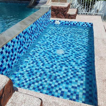 Aleesa Roomstay Pasir Puteh Exteriör bild