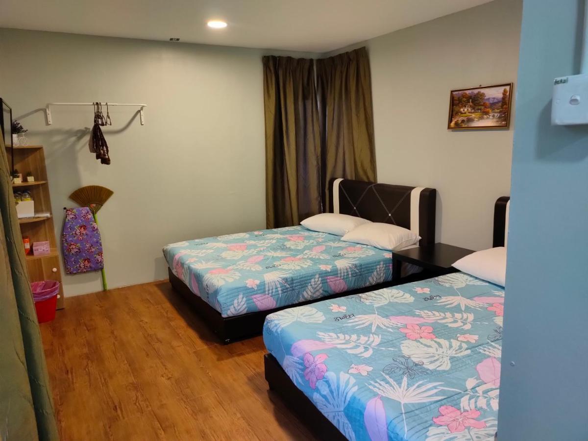 Aleesa Roomstay Pasir Puteh Exteriör bild