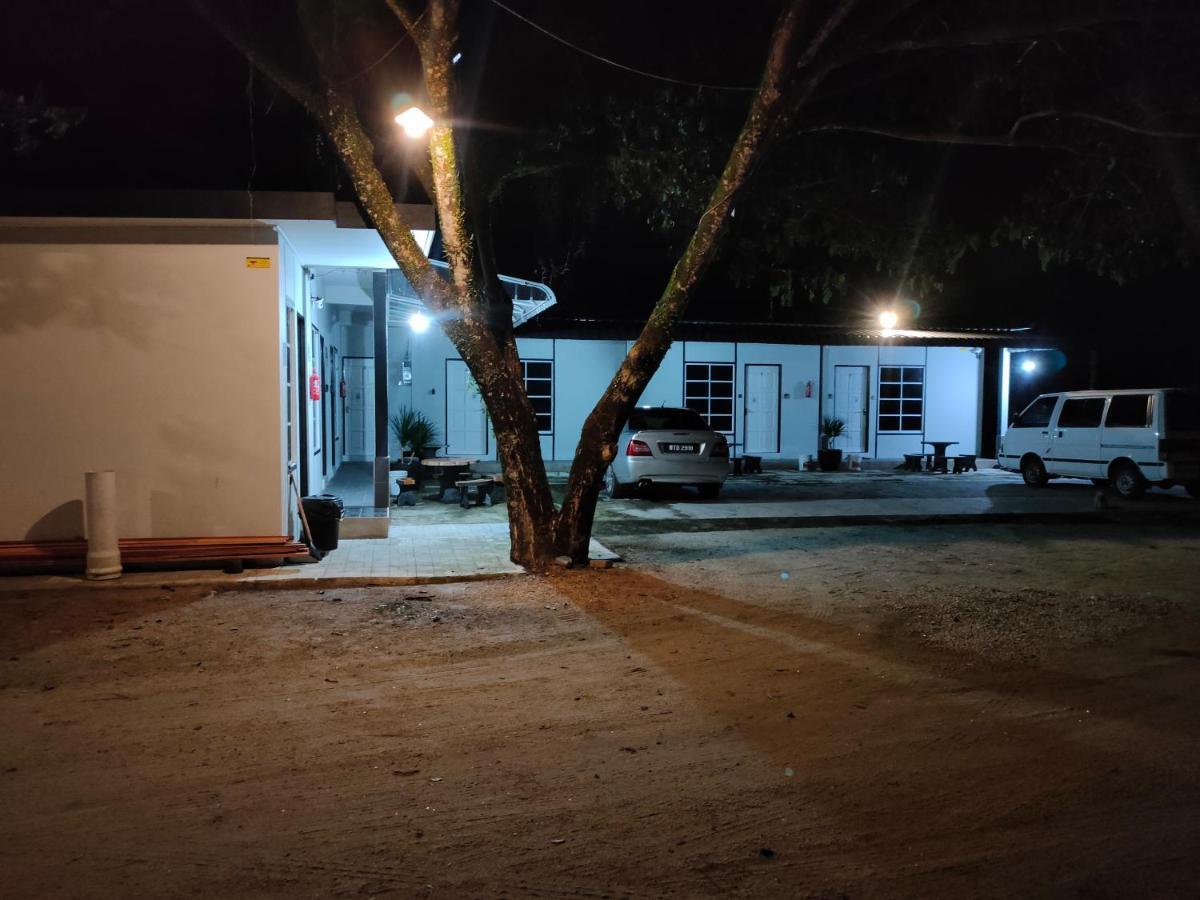 Aleesa Roomstay Pasir Puteh Exteriör bild