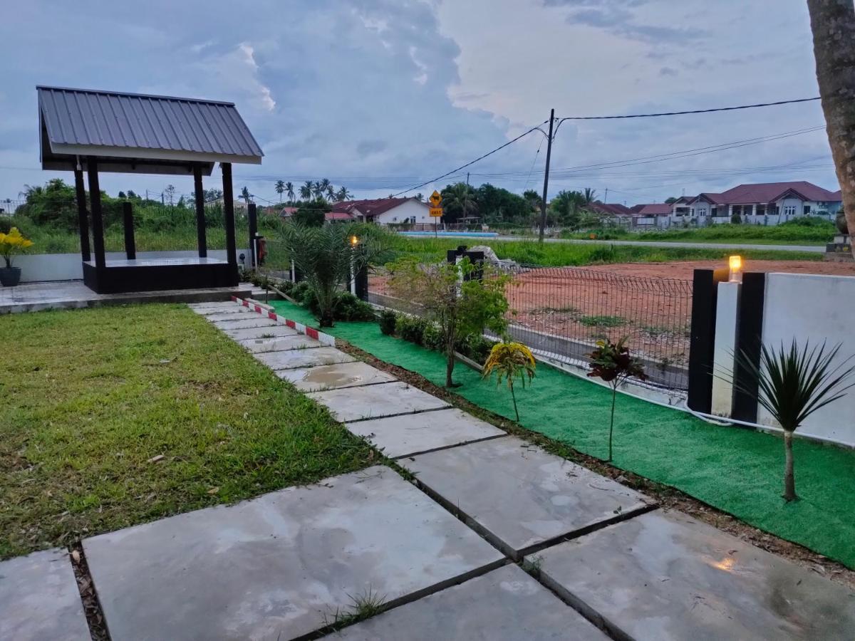 Aleesa Roomstay Pasir Puteh Exteriör bild