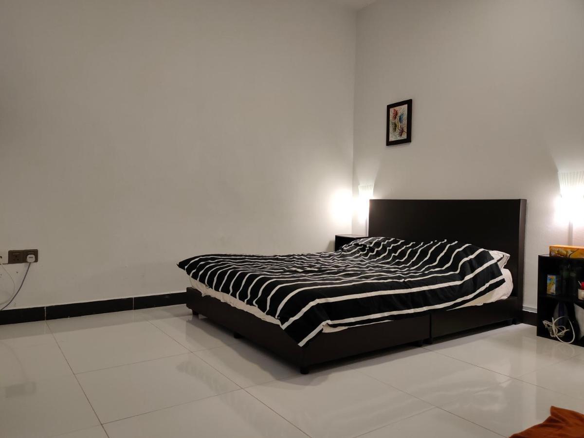 Aleesa Roomstay Pasir Puteh Exteriör bild