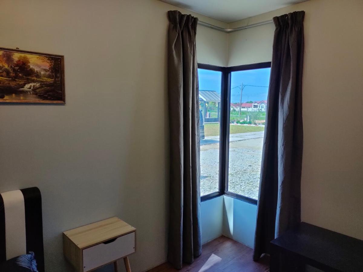 Aleesa Roomstay Pasir Puteh Exteriör bild