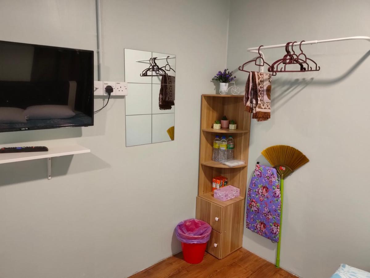 Aleesa Roomstay Pasir Puteh Exteriör bild