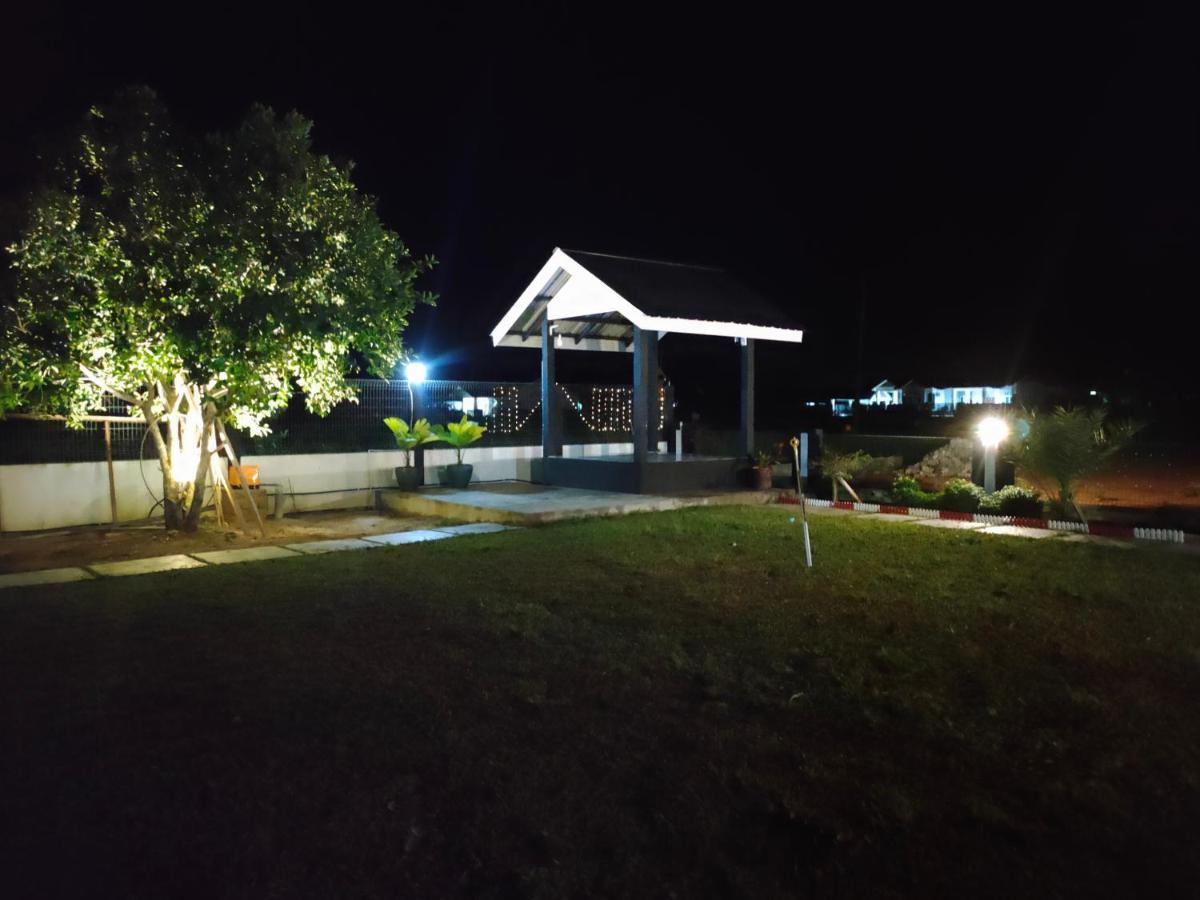 Aleesa Roomstay Pasir Puteh Exteriör bild
