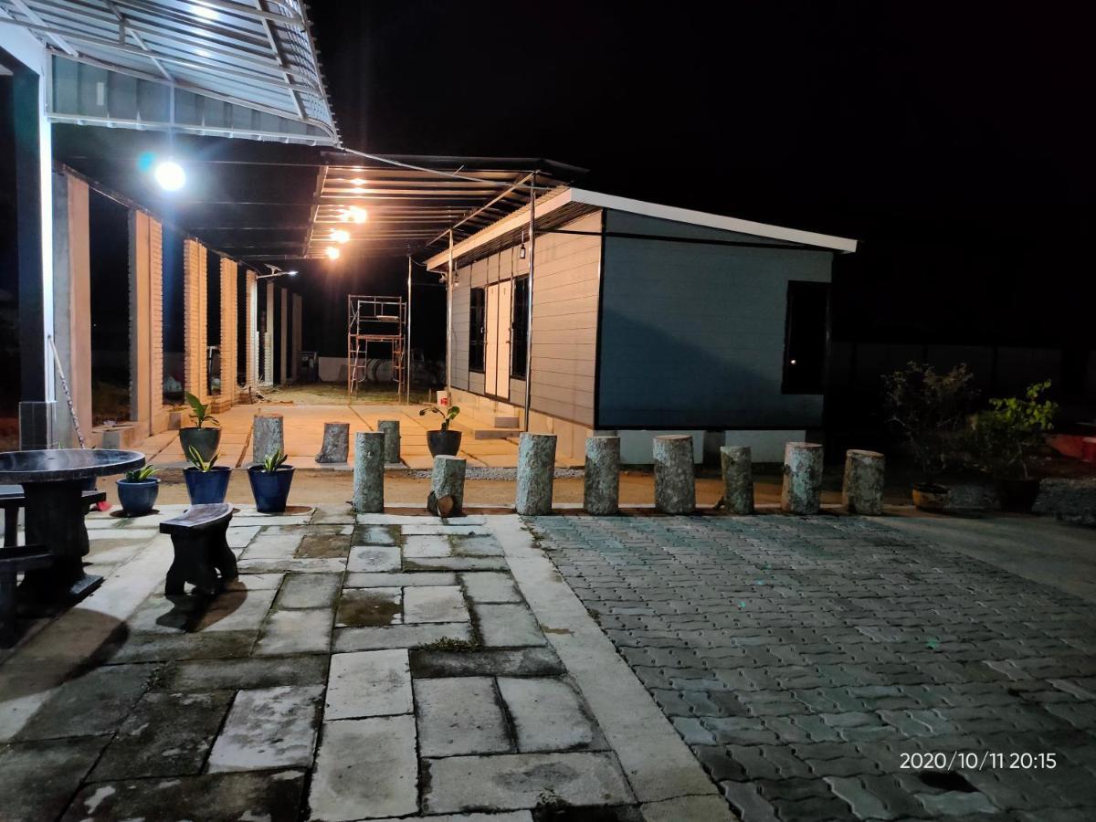 Aleesa Roomstay Pasir Puteh Exteriör bild