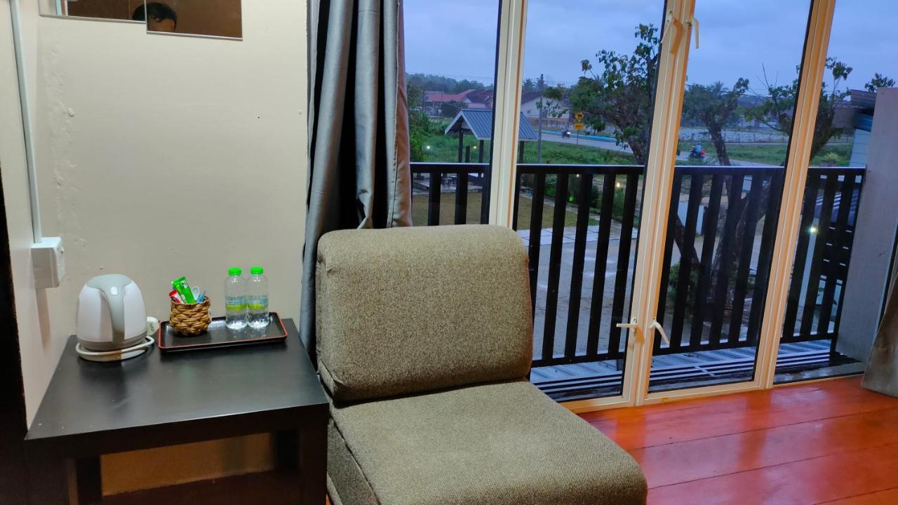 Aleesa Roomstay Pasir Puteh Exteriör bild