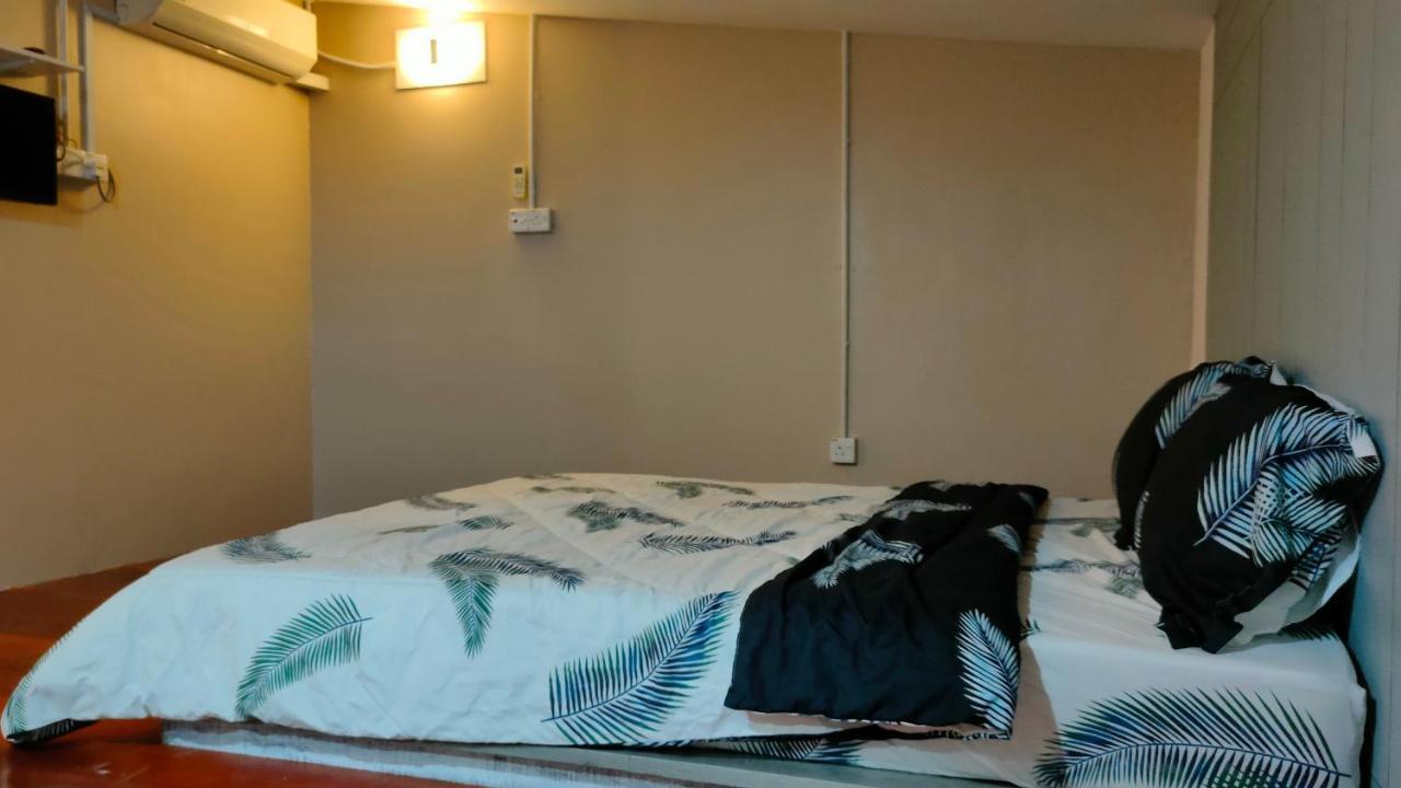 Aleesa Roomstay Pasir Puteh Exteriör bild
