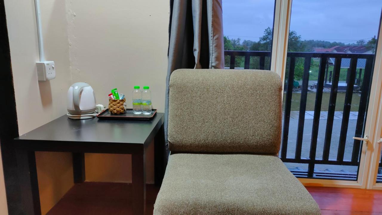 Aleesa Roomstay Pasir Puteh Exteriör bild