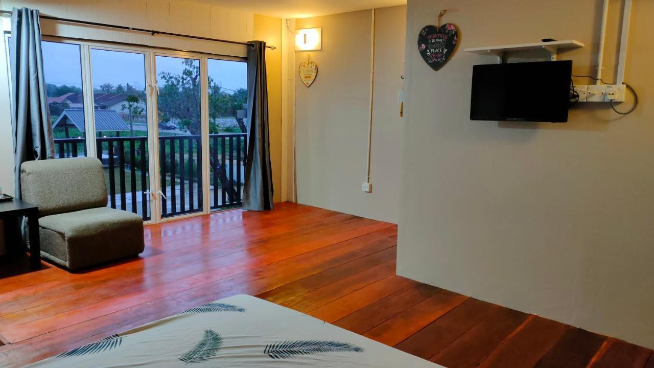 Aleesa Roomstay Pasir Puteh Exteriör bild