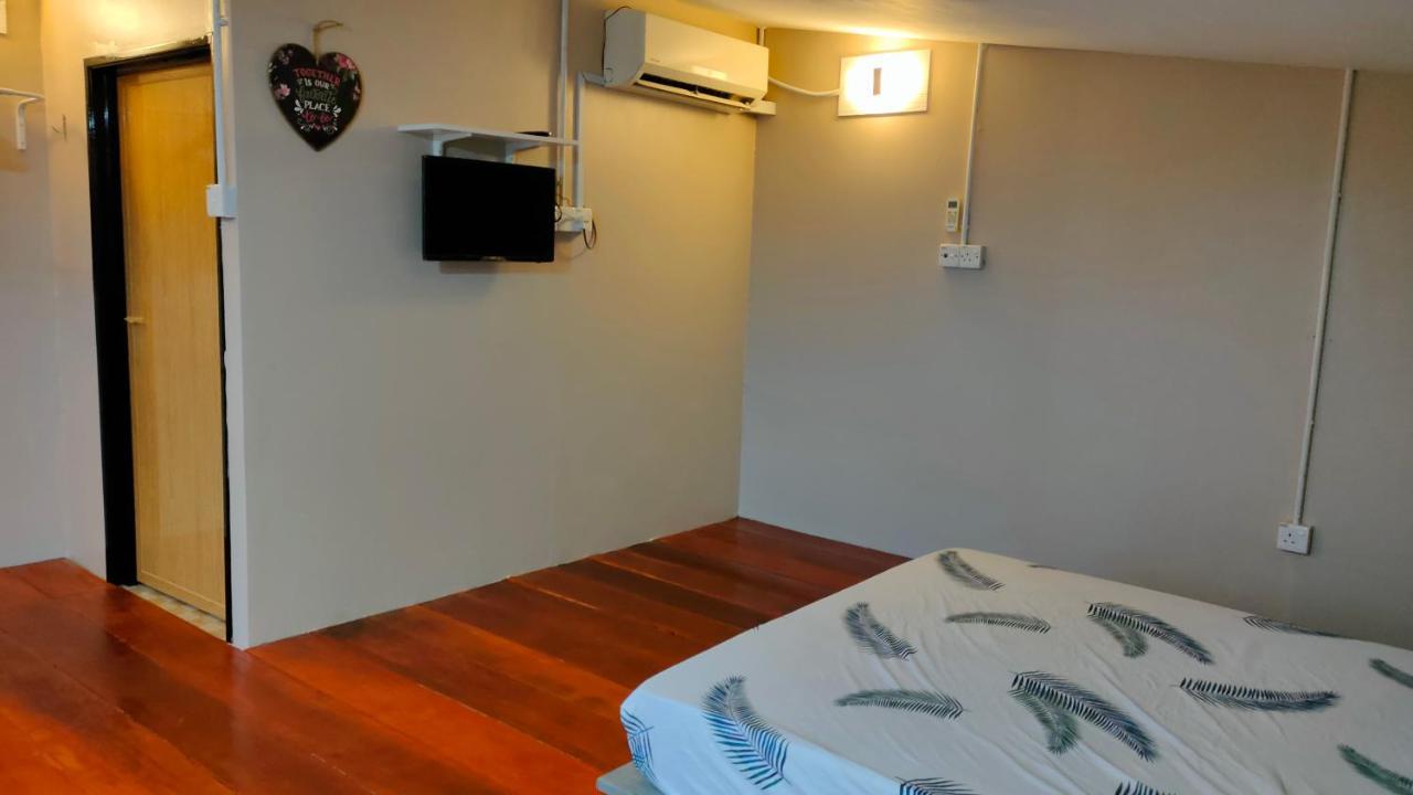 Aleesa Roomstay Pasir Puteh Exteriör bild