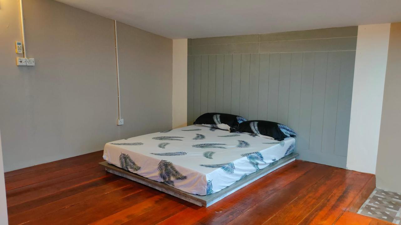 Aleesa Roomstay Pasir Puteh Exteriör bild