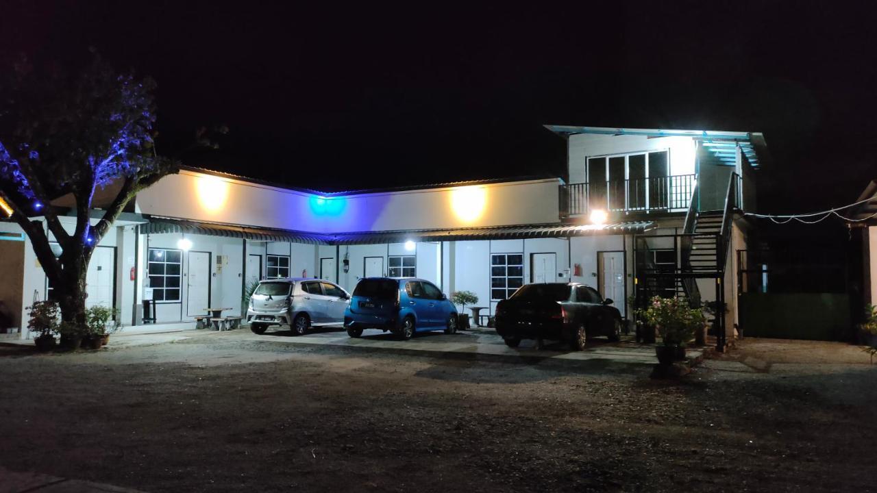 Aleesa Roomstay Pasir Puteh Exteriör bild