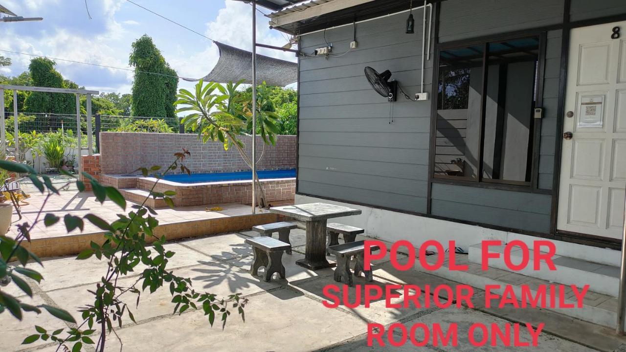 Aleesa Roomstay Pasir Puteh Exteriör bild