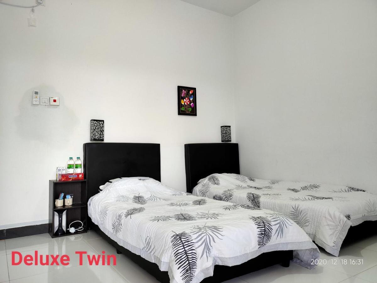Aleesa Roomstay Pasir Puteh Exteriör bild