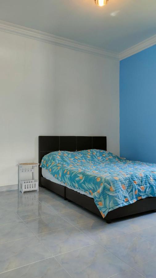 Aleesa Roomstay Pasir Puteh Exteriör bild