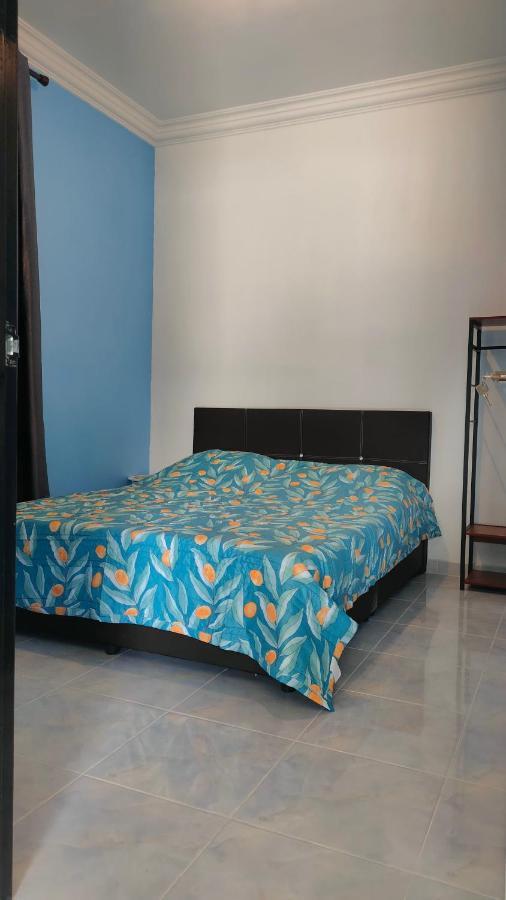 Aleesa Roomstay Pasir Puteh Exteriör bild