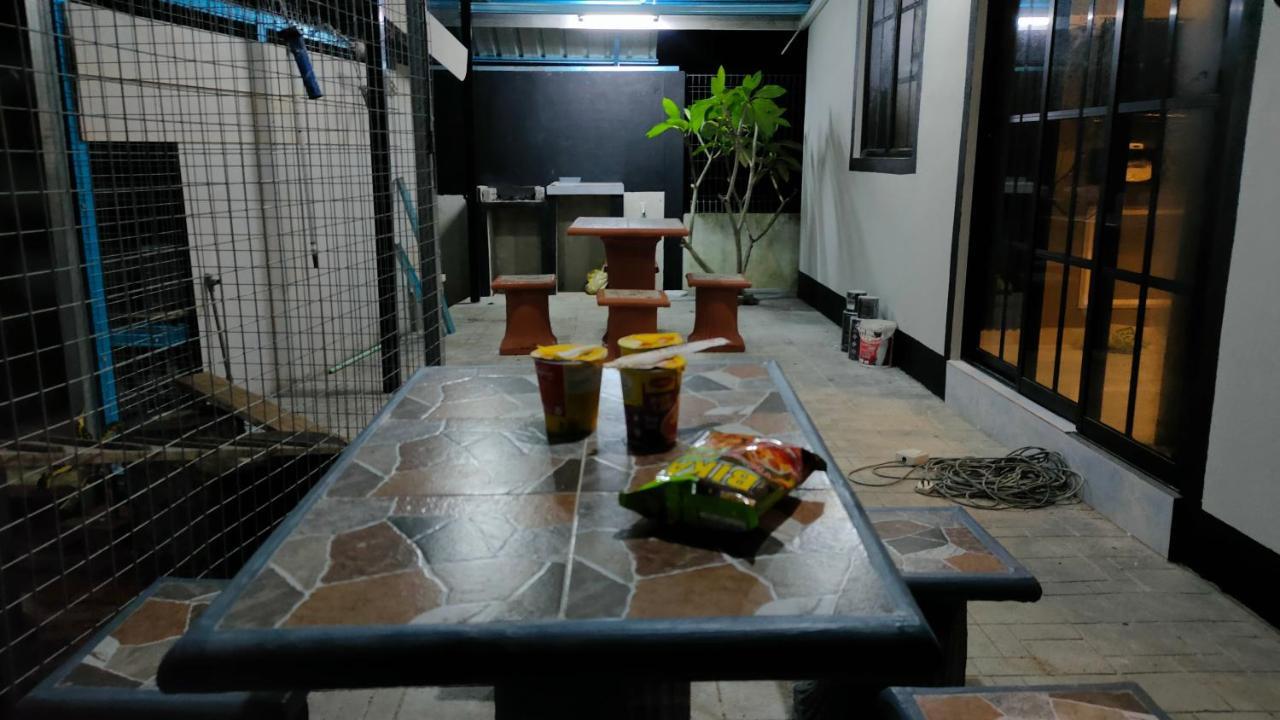 Aleesa Roomstay Pasir Puteh Exteriör bild