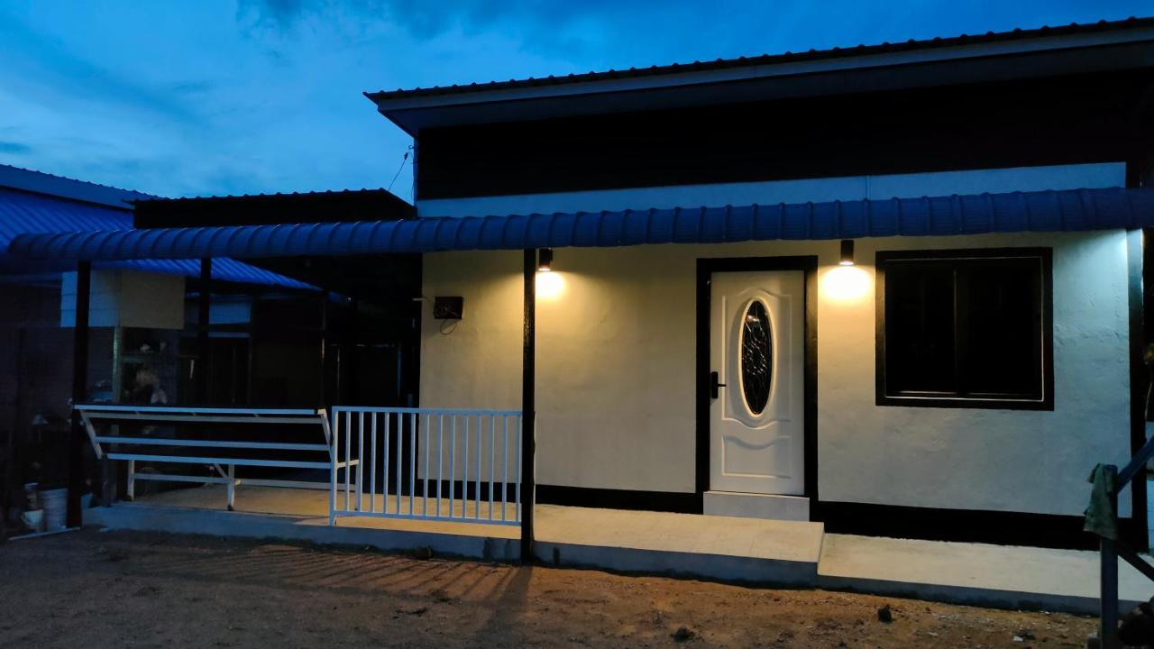 Aleesa Roomstay Pasir Puteh Exteriör bild