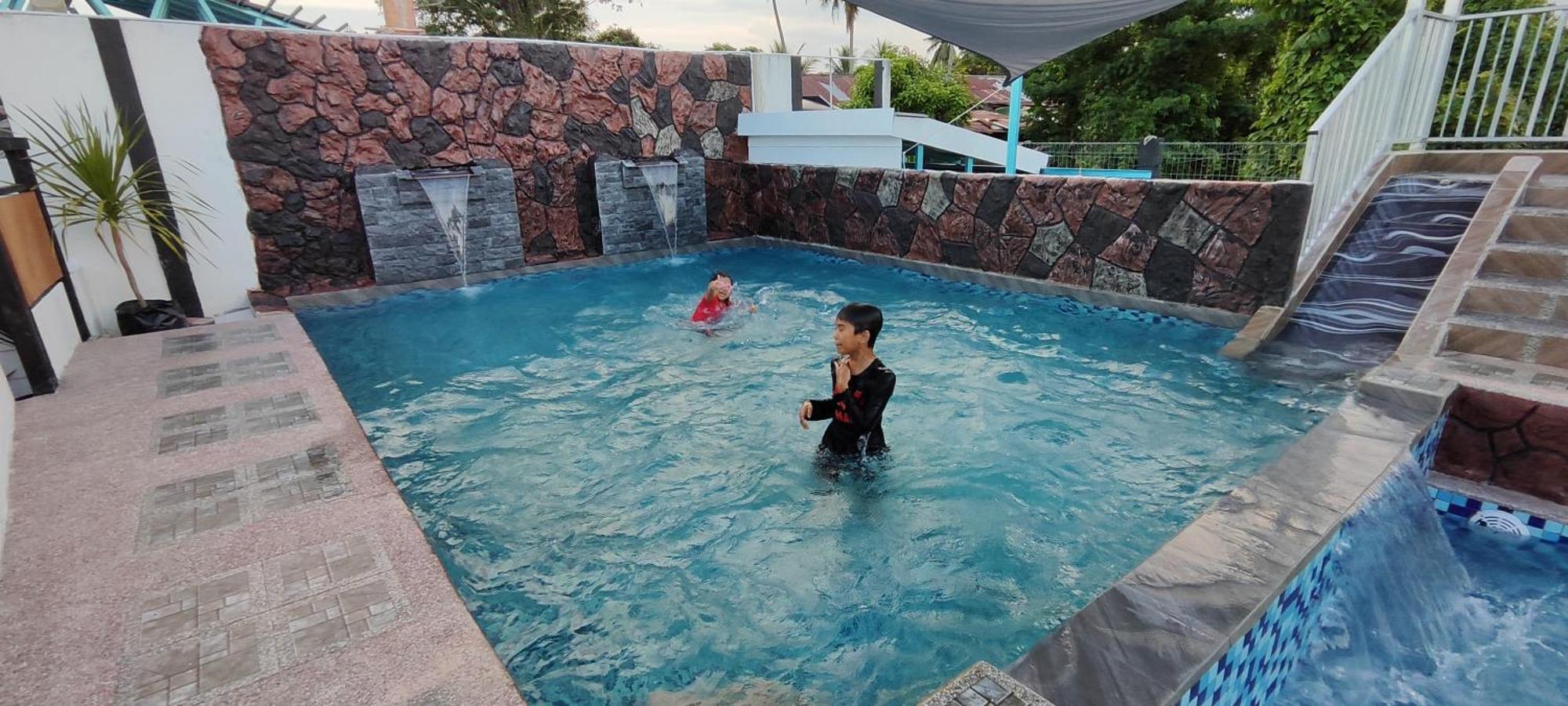 Aleesa Roomstay Pasir Puteh Exteriör bild