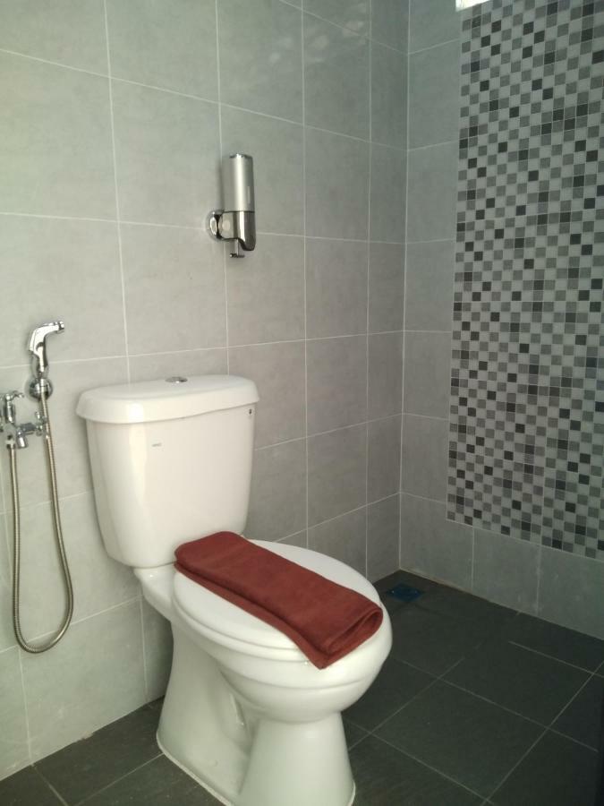 Aleesa Roomstay Pasir Puteh Exteriör bild